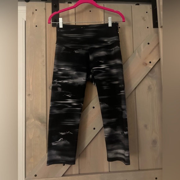 Old Navy Active Go Dry 3/4 Legging - Picture 1 of 7